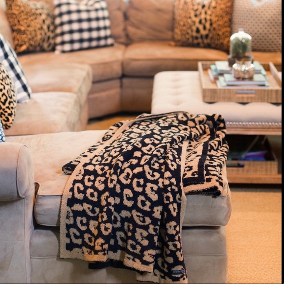 BAREFOOT DREAMS Midnight/ Camel Throw Blanket gently used $180 - Picture 1 of 12